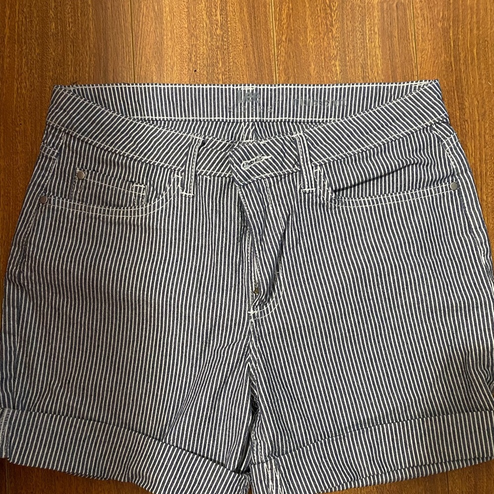 Lee Riders mid-rise shorts 8